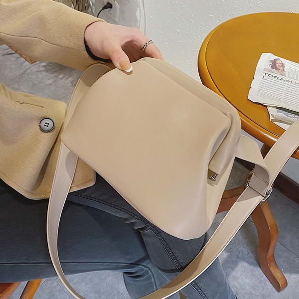 evening bags pu leather solid color shoulder shell bag for women 2021 women's casual designer travel messenger handbag
evening bags pu leather solid color shoulder shell bag for women 2021 women's casual designer travel messenger handbag