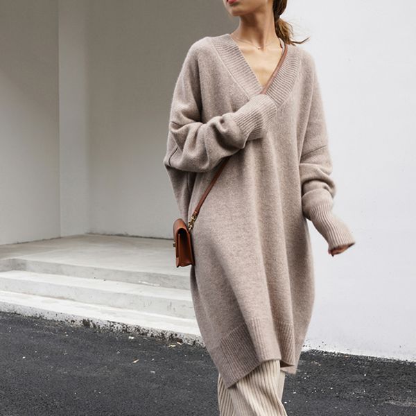 2021 new autumn winter solid v-neck plus size loose medium and long pullover sweater women xay8, White;black
2021 new autumn winter solid v-neck plus size loose medium and long pullover sweater women xay8, White;black