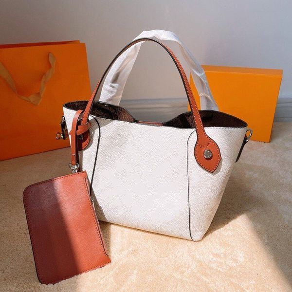 simple color contrast design women's bag leather in large capacity handbag hollow pattern luxury bucket bags with mini pouch
simple color contrast design women's bag leather in large capacity handbag hollow pattern luxury bucket bags with mini pouch