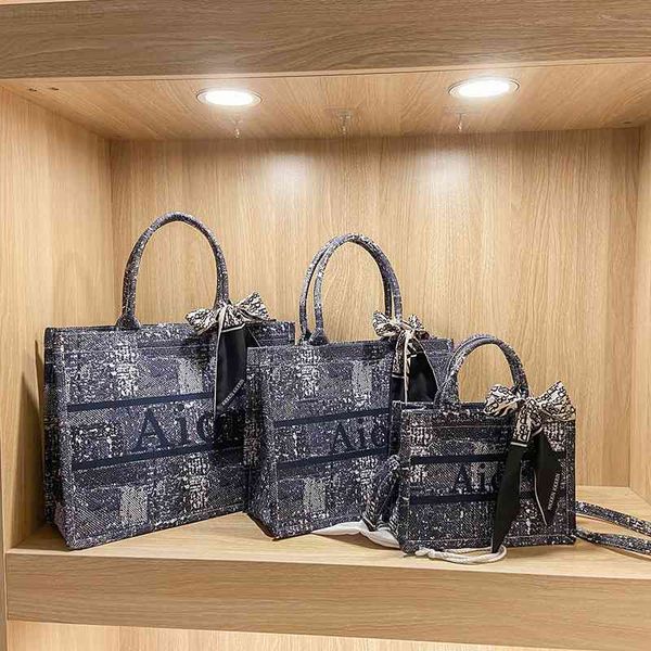 wallet star's same mummy bag 2021 denim large capacity tote oil painting handbag messenger, Red;black
wallet star's same mummy bag 2021 denim large capacity tote oil painting handbag messenger, Red;black