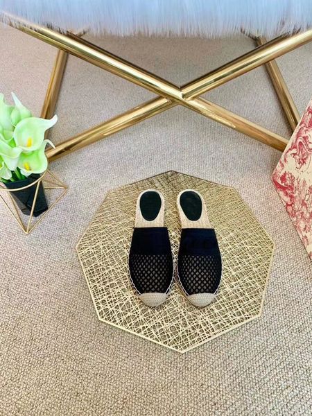 spring and autumn new womens slippers leather stitching fashion flat heel baotou half drag hole temperament womens sandals, Black
spring and autumn new womens slippers leather stitching fashion flat heel baotou half drag hole temperament womens sandals, Black