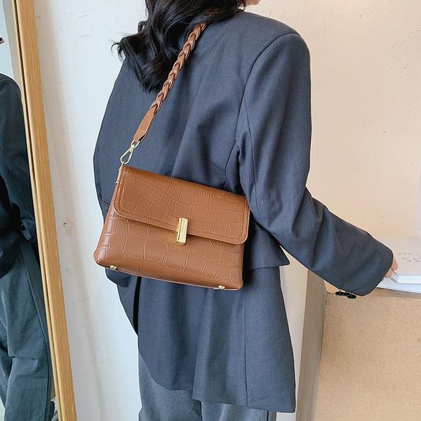 women's 2021 new trendy autumn/winter one-shoulder sloping bag fashion small square bag
women's 2021 new trendy autumn/winter one-shoulder sloping bag fashion small square bag