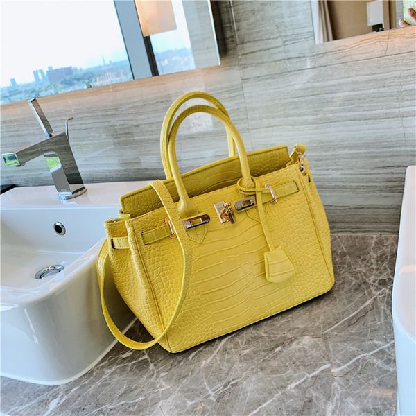 crocodile 2021 spring and summer new fashion versatile simple stone pattern portable lock bag for women
crocodile 2021 spring and summer new fashion versatile simple stone pattern portable lock bag for women
