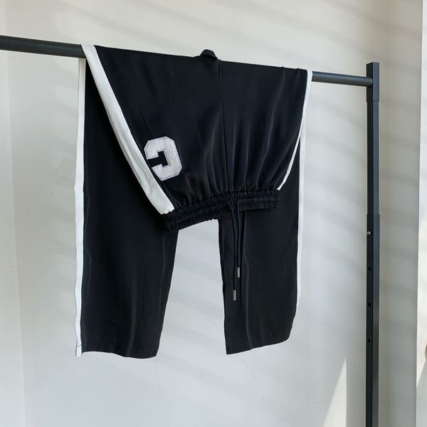 luxury design fashion letter embroidery casual spring and autumn loose couple splicing fashion sports pants, White;black
luxury design fashion letter embroidery casual spring and autumn loose couple splicing fashion sports pants, White;black