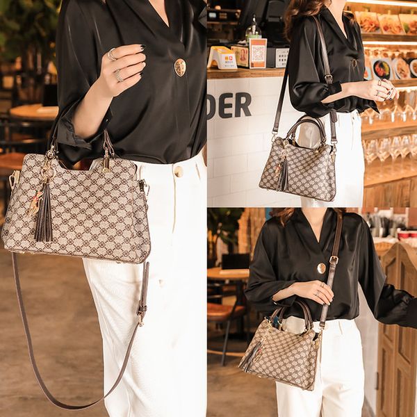 2021 women one shoulder messenger bag small pu material wholesale fashion shoulder bags handbag tote evening bags
2021 women one shoulder messenger bag small pu material wholesale fashion shoulder bags handbag tote evening bags
