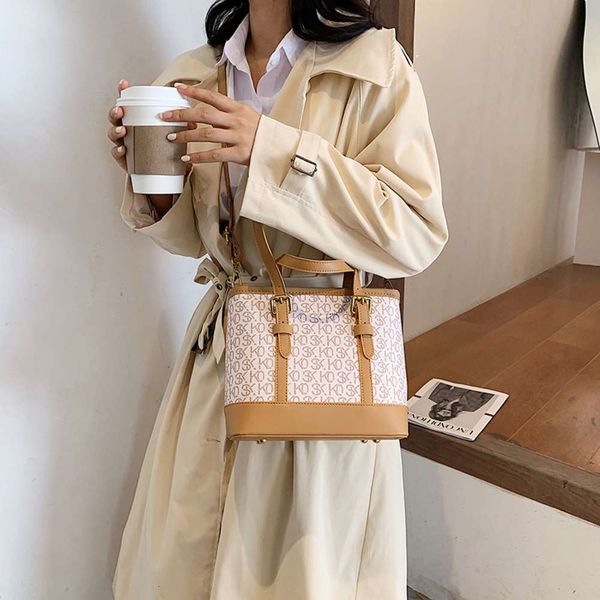 hbp luxury designerwomen's autumn and winter 2020 new fashion net red versatile practical one shoulder messenger bag
hbp luxury designerwomen's autumn and winter 2020 new fashion net red versatile practical one shoulder messenger bag