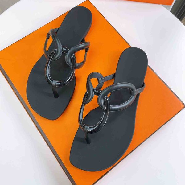 classic beach slippers for woman jelly slides shoes pig snout sandals designer girls flat flip flops 35-41, Black
classic beach slippers for woman jelly slides shoes pig snout sandals designer girls flat flip flops 35-41, Black
