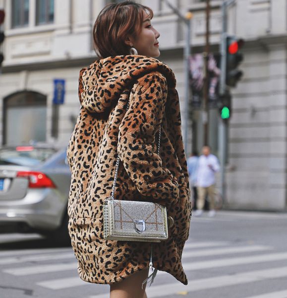 autumn fur coat female clothes hooded blure hem division women's outfit porte baowen rky4, Black
autumn fur coat female clothes hooded blure hem division women's outfit porte baowen rky4, Black