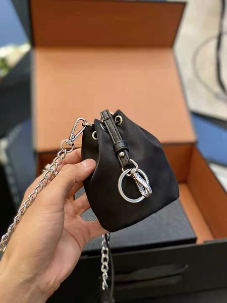 2021 women's wallet fashionable lady mouth red envelope key bag fashion women's original box free, Red;black
2021 women's wallet fashionable lady mouth red envelope key bag fashion women's original box free, Red;black