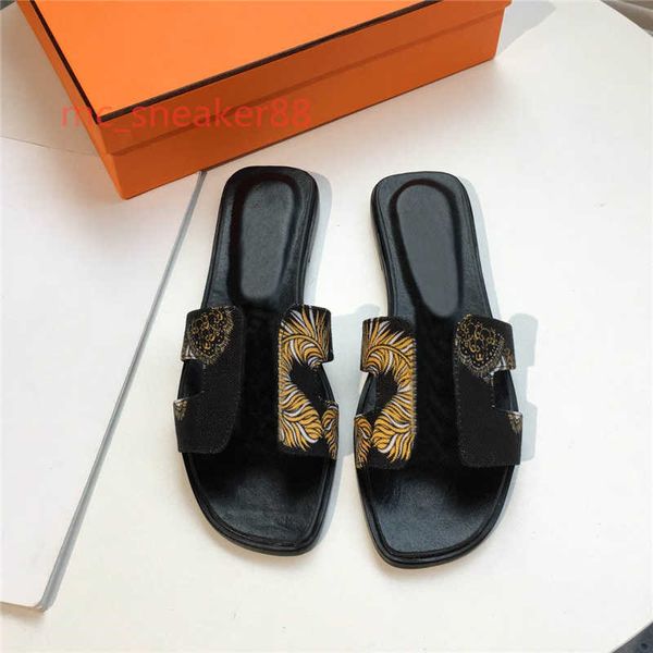 2021 summer lady slippers classic flat woman beach slipper cartoon big head slides leather bath fashion women shoes large with boxsize 35-42, Black
2021 summer lady slippers classic flat woman beach slipper cartoon big head slides leather bath fashion women shoes large with boxsize 35-42, Black