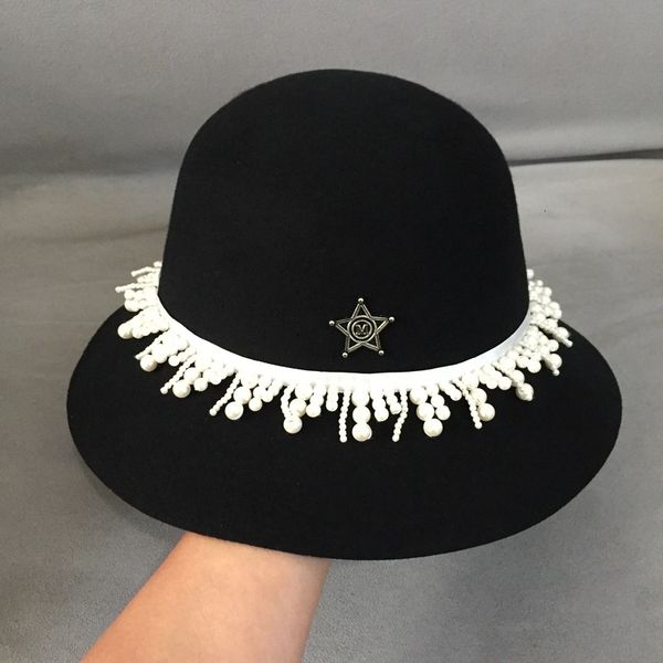 2021 new fashion women black wool felt fedora elegant pearls band church party bowler ladies cloche bucket winter hat 84cx, Blue;gray
2021 new fashion women black wool felt fedora elegant pearls band church party bowler ladies cloche bucket winter hat 84cx, Blue;gray