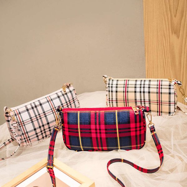 women's color contrast single shoulder pillow 2021 new korean printed lattice cross carry change mobile phone bag
women's color contrast single shoulder pillow 2021 new korean printed lattice cross carry change mobile phone bag