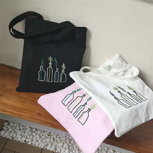 2021 new one-shoulder canvas bag female korean version of literature and art letter embroidery square bag
2021 new one-shoulder canvas bag female korean version of literature and art letter embroidery square bag