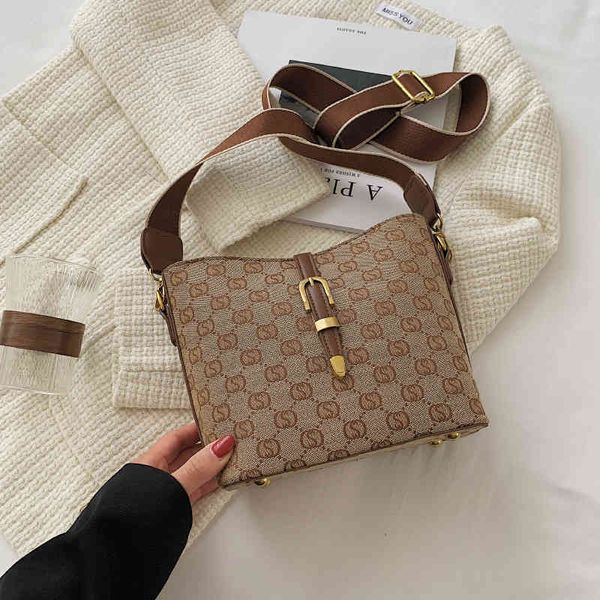 purse popular small female minority new signature autumn and winter broadband messenger bag texture bucket bag
purse popular small female minority new signature autumn and winter broadband messenger bag texture bucket bag