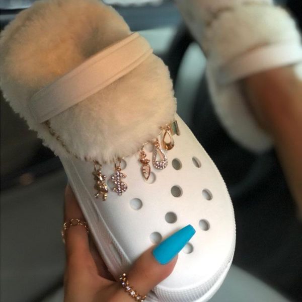 slippers chain decoration sandals winter baotou ladies plush platform women's shoes hole thick-soled slides explosive 2021, Black
slippers chain decoration sandals winter baotou ladies plush platform women's shoes hole thick-soled slides explosive 2021, Black