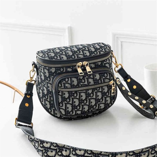 designer sale fashionable and versatile messenger bag women's new large capacity vintage flower leisure wide shoulder strap one handbag
designer sale fashionable and versatile messenger bag women's new large capacity vintage flower leisure wide shoulder strap one handbag
