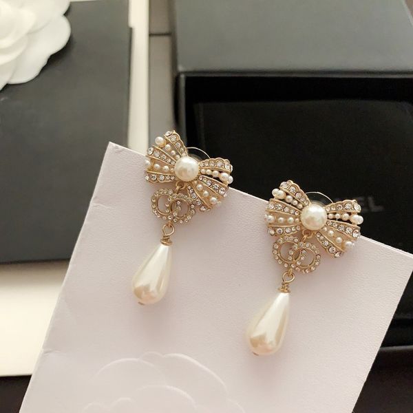 c2103 korean wave 2020 fashion new bow eardrop with cubic zirconia classic letter earrings women's wedding luxury accessories, Golden;silver
c2103 korean wave 2020 fashion new bow eardrop with cubic zirconia classic letter earrings women's wedding luxury accessories, Golden;silver