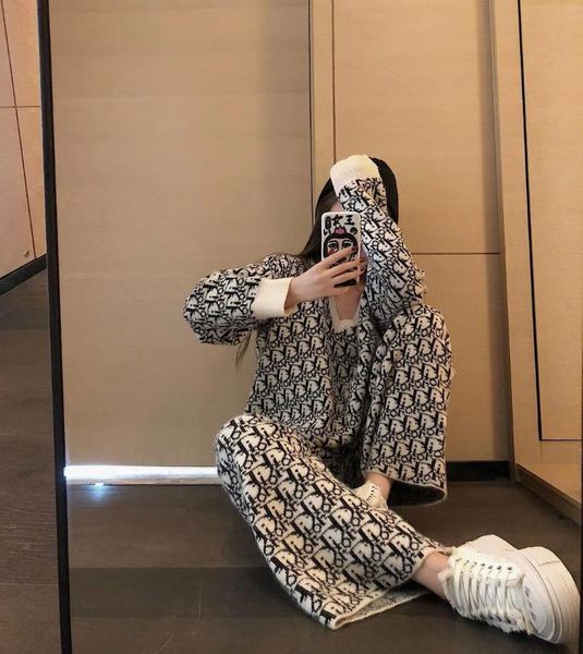 women's two piece pants fully printed v-neck knitted sweater suit women spring and autumn loose flared wide-leg trousers fashion casual, White
women's two piece pants fully printed v-neck knitted sweater suit women spring and autumn loose flared wide-leg trousers fashion casual, White
