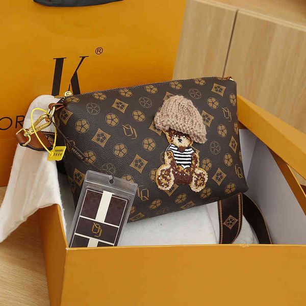 2022 factory wholesale this year's popular women's large capacity versatile minority autumn and winter messenger high texture dump 
2022 factory wholesale this year's popular women's large capacity versatile minority autumn and winter messenger high texture dump