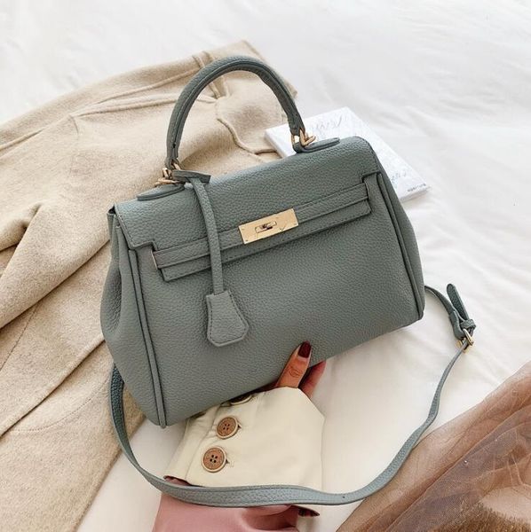 factory wholesale women leather shoulder bag classic lychee handbag simple large leathers handbags street joker solid color messenger bags 6, Black;red
factory wholesale women leather shoulder bag classic lychee handbag simple large leathers handbags street joker solid color messenger bags 6, Black;red