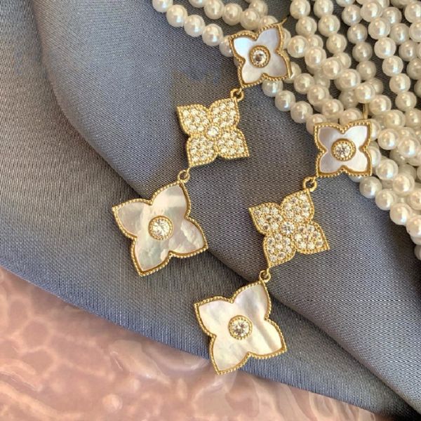 budrovky new korean fashion four-leaf clover zircon earrings long tassel temperament ladies earrings jewelrydio chan contact, Silver
budrovky new korean fashion four-leaf clover zircon earrings long tassel temperament ladies earrings jewelrydio chan contact, Silver