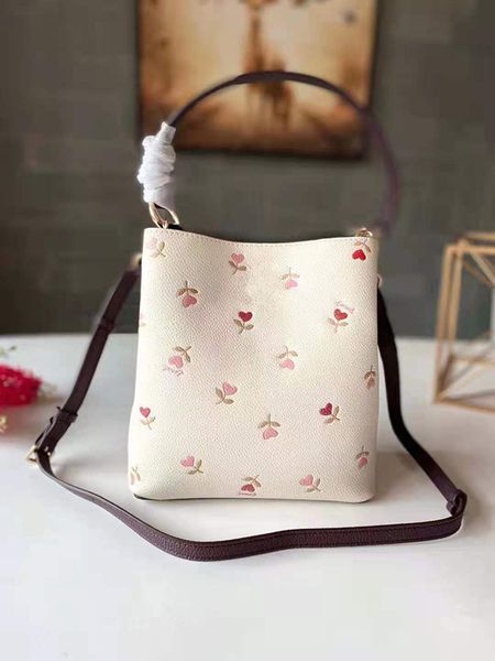 c family's new love flower bucket valentine's day fresh and lovely shoulder women's straddle bag crossbody bag ysj
c family's new love flower bucket valentine's day fresh and lovely shoulder women's straddle bag crossbody bag ysj