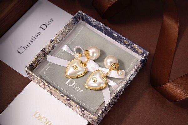 2021 new designer 2021 family s925 silver needle pearl letter love heart two earrings temperament earrings, Golden
2021 new designer 2021 family s925 silver needle pearl letter love heart two earrings temperament earrings, Golden