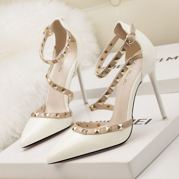 1138-13 simple nightclub stiletto heel high heels shallow mouth pointed rivets hollow-out strap sandals, Black
1138-13 simple nightclub stiletto heel high heels shallow mouth pointed rivets hollow-out strap sandals, Black
