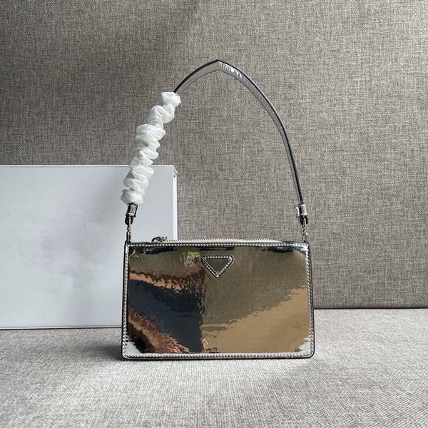2021 brand patent leather women eveningbag fashion trend silver black box axillary package shoulder bag
2021 brand patent leather women eveningbag fashion trend silver black box axillary package shoulder bag