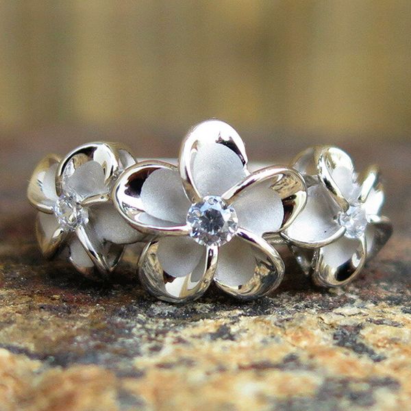 classic ladies ring 2021 fashion copper inlaid zircon temperament luxury high-end jewelry anniversary gift, Silver
classic ladies ring 2021 fashion copper inlaid zircon temperament luxury high-end jewelry anniversary gift, Silver