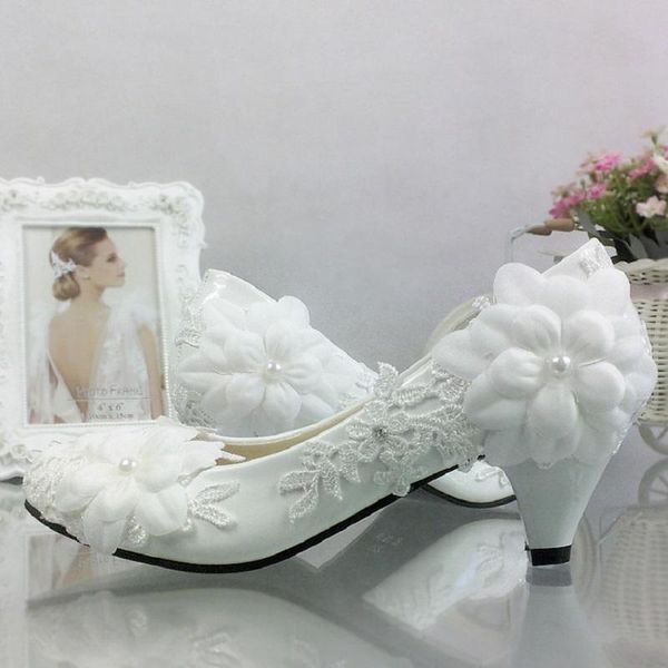 dress shoes spring flower pearl white pointed stiletto high heel bridal wedding hollow lace banquet flat women's single shoe, Black
dress shoes spring flower pearl white pointed stiletto high heel bridal wedding hollow lace banquet flat women's single shoe, Black