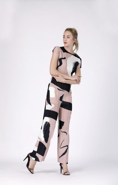 women's two piece pants selling fashion waistcoat suit print sleeveless o-neck t-shirt +print straight two-piece in stock, White
women's two piece pants selling fashion waistcoat suit print sleeveless o-neck t-shirt +print straight two-piece in stock, White