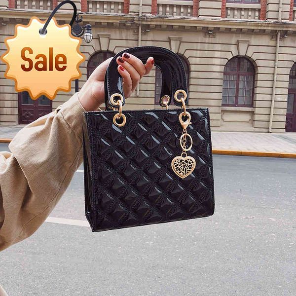 fashionable women's embroidered handbag single shoulder 2021 new versatile peach heart diana bag messenger
fashionable women's embroidered handbag single shoulder 2021 new versatile peach heart diana bag messenger