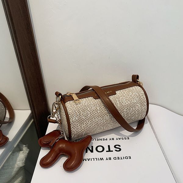 popular female cylinder 2021 new net red fashion one shoulder messenger bag design texture bucket bag
popular female cylinder 2021 new net red fashion one shoulder messenger bag design texture bucket bag