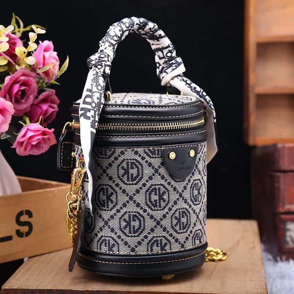 evening bags 100% genuine leather layer cowhide fashion chain one shoulder messenger white classic presbyopic cylinder bag
evening bags 100% genuine leather layer cowhide fashion chain one shoulder messenger white classic presbyopic cylinder bag