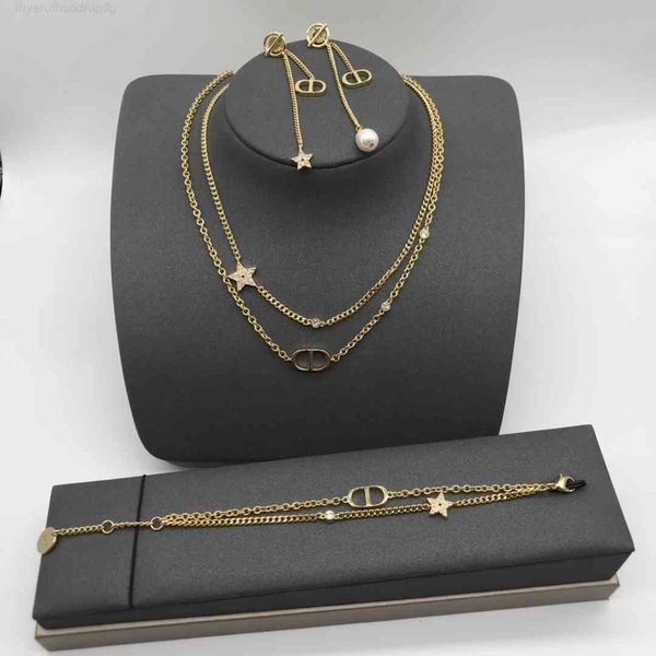 luxury designer fashion necklace d / di home 2021 cd star double layer women's gold plated earrings tassels versatile temperament brace, Red;brown
luxury designer fashion necklace d / di home 2021 cd star double layer women's gold plated earrings tassels versatile temperament brace, Red;brown