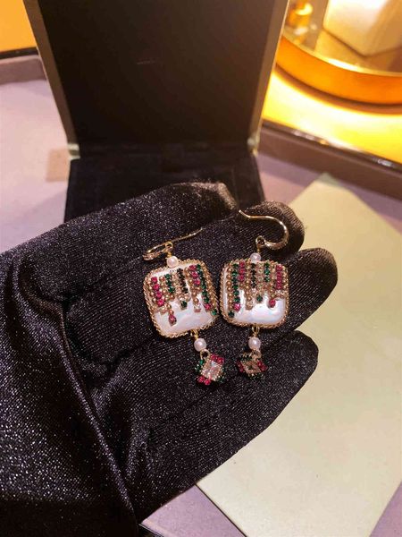 stud earrings v family japan caibao shell micro inlaid s925 silver ear nails, Golden;silver
stud earrings v family japan caibao shell micro inlaid s925 silver ear nails, Golden;silver