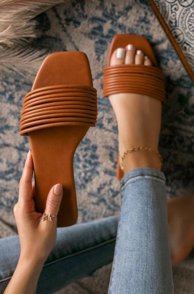 2021 new women's summer slippers outdoor ladies sandals flat-bottomed comfortable beach slides fashion square toe female slides, Black
2021 new women's summer slippers outdoor ladies sandals flat-bottomed comfortable beach slides fashion square toe female slides, Black