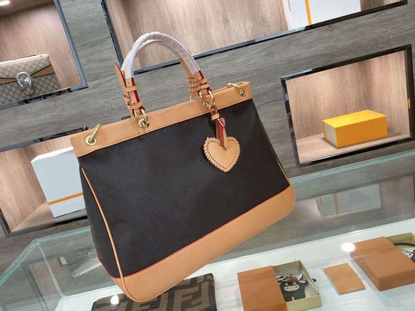 2021 l shopping bag brown ladies fashion designer bag large capacity practical casual versatile style high-end brand temperament 
2021 l shopping bag brown ladies fashion designer bag large capacity practical casual versatile style high-end brand temperament