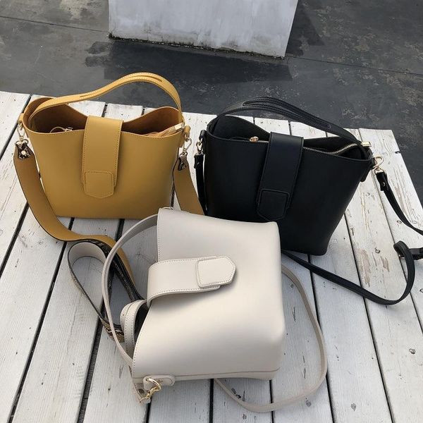 shoulder bags fall/winter 2021 korea simple bag large-capacity handbag fashion portable
shoulder bags fall/winter 2021 korea simple bag large-capacity handbag fashion portable