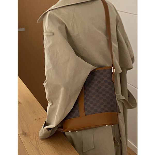 factory direct sale 75% off autumn and winter female 2021 new medieval printing bucket versatile ins large capacity messenger bags tckp
factory direct sale 75% off autumn and winter female 2021 new medieval printing bucket versatile ins large capacity messenger bags tckp