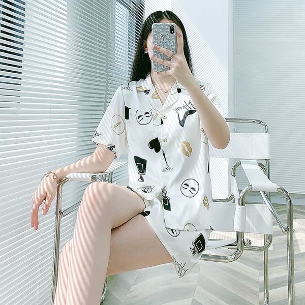 2021 new pajamas, spring and summer ice silk, silk perfume, high heel, short sleeves, shorts, home furnishing 1911, Black;red
2021 new pajamas, spring and summer ice silk, silk perfume, high heel, short sleeves, shorts, home furnishing 1911, Black;red