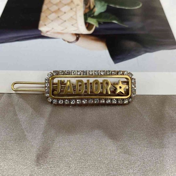 2021 new designer family letter inlaid side clip hairpin 2021 square fashion one line net red hair ornament, Golden;silver
2021 new designer family letter inlaid side clip hairpin 2021 square fashion one line net red hair ornament, Golden;silver
