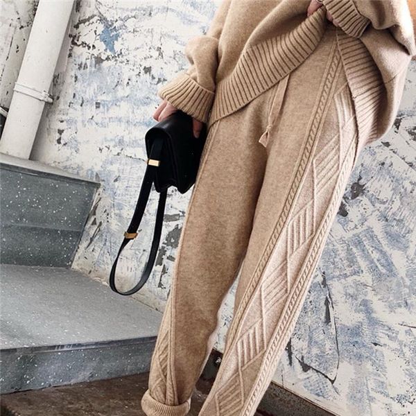 2020 new winter thicken women harem pants casual elastic waist knitted pants korea chic warm female sweater trousers, Black;white
2020 new winter thicken women harem pants casual elastic waist knitted pants korea chic warm female sweater trousers, Black;white