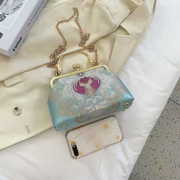 vintage printed floral women bags small soft lady clutches blue color embroidery handbags purse bag
vintage printed floral women bags small soft lady clutches blue color embroidery handbags purse bag