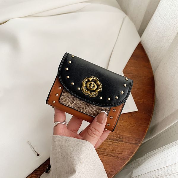 handbag korean felicie luxurys2021 purse designers simple small wallet women's short rivet folding color contrast multi card pocket, Red;black
handbag korean felicie luxurys2021 purse designers simple small wallet women's short rivet folding color contrast multi card pocket, Red;black
