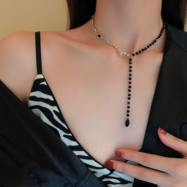 amulet pendants fashion black crystal geometric necklace temperament personality simple clavicle chain small cold wind neck, Golden;silver
amulet pendants fashion black crystal geometric necklace temperament personality simple clavicle chain small cold wind neck, Golden;silver