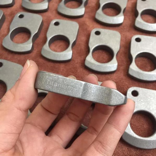 tc4 titanium alloy finger tiger window breaker single hole edc portable tool finger buckle men's and women's self-defense rings hw
tc4 titanium alloy finger tiger window breaker single hole edc portable tool finger buckle men's and women's self-defense rings hw