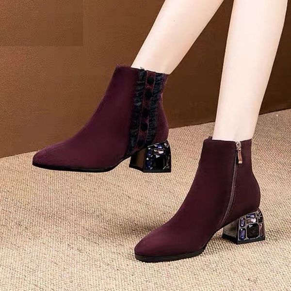 2021 winter women faux suede ankle boots rhinestone heels dress shoes black flounce square heels booties flock botas mujer 8800n
2021 winter women faux suede ankle boots rhinestone heels dress shoes black flounce square heels booties flock botas mujer 8800n