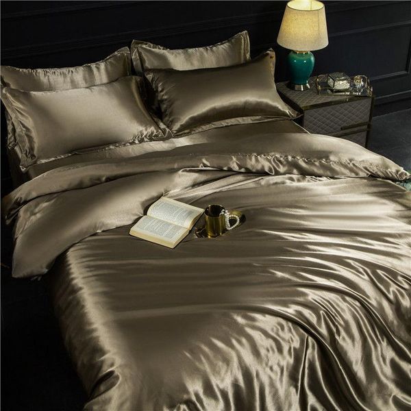 bedding sets nordic style solid color washed silk four-piece set, bed sheet, quilt cover and pillow cover, sleeping naked
bedding sets nordic style solid color washed silk four-piece set, bed sheet, quilt cover and pillow cover, sleeping naked